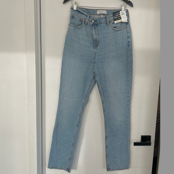 NWT Abercrombie & Fitch Curve Love Ultra High Rise 90s Slim Straight Jean - Picture 5 of 5